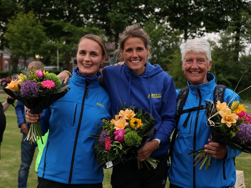 Anna Pien en Grietje 4-6-25 Middelstum